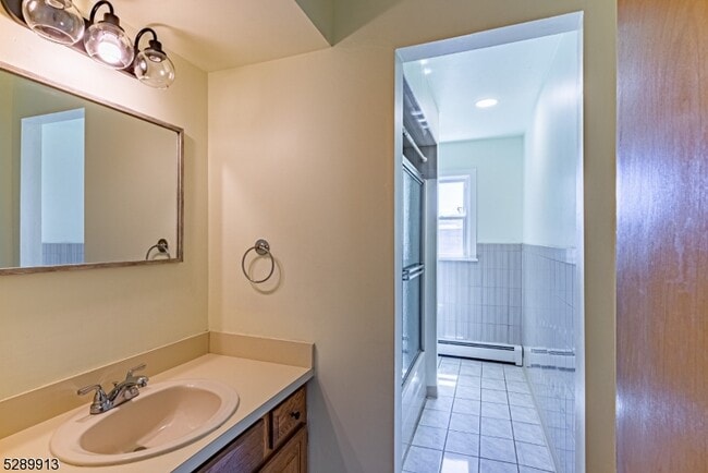 Building Photo - 16 Harris St