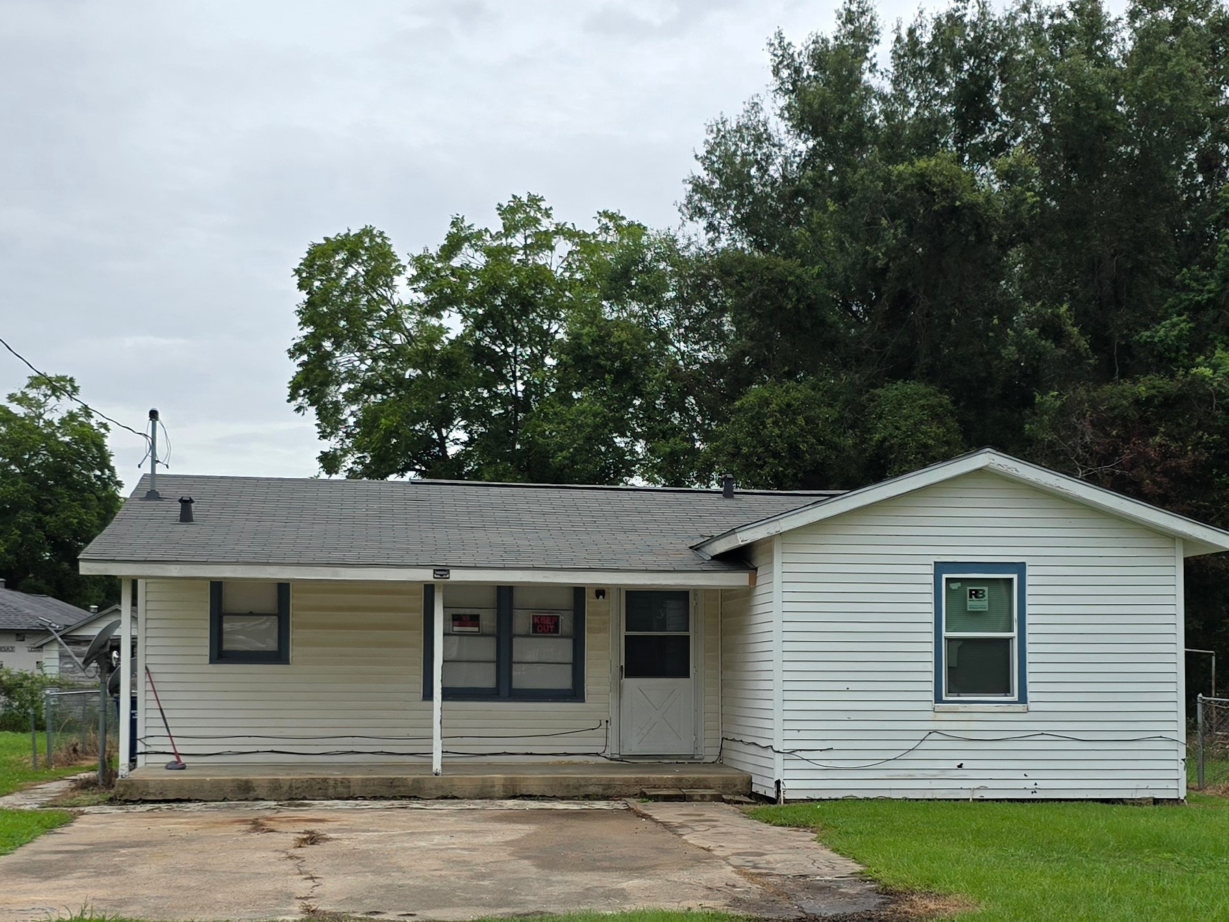 Building Photo - 179 Sharon St