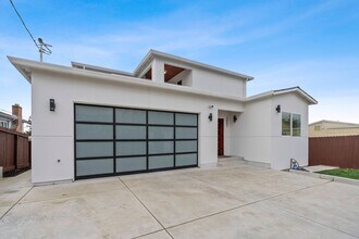 Building Photo - Stunning 4/3 in the Oakland Hills