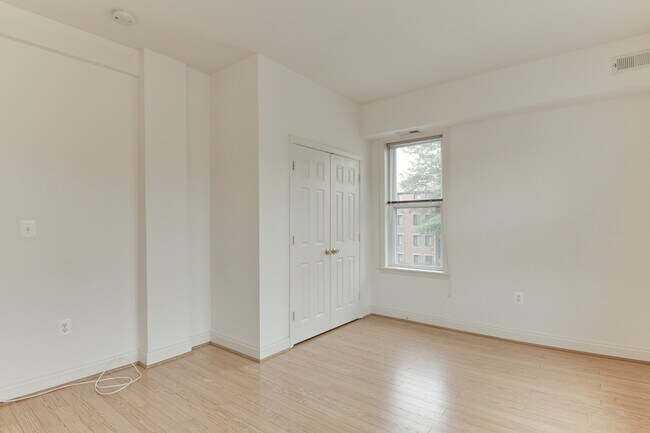 Building Photo - 1340 Fairmont St NW