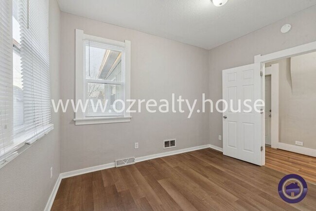 Building Photo - 740 Parker Ave