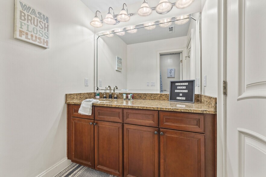 Building Photo - 1267 Atlantic Dr NW