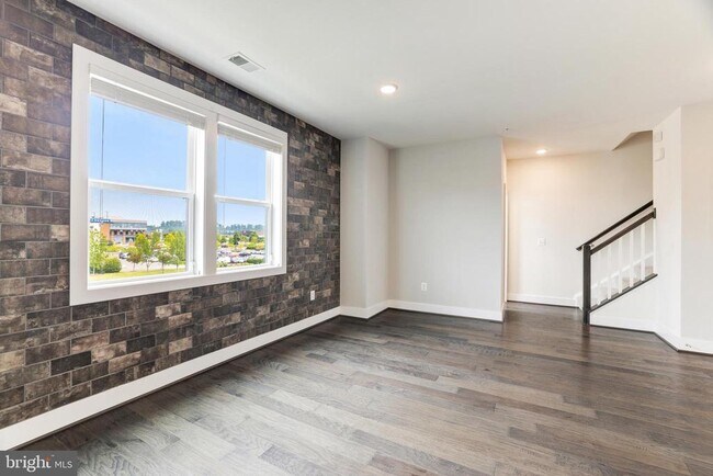 Building Photo - 44750 Tiverton Sq