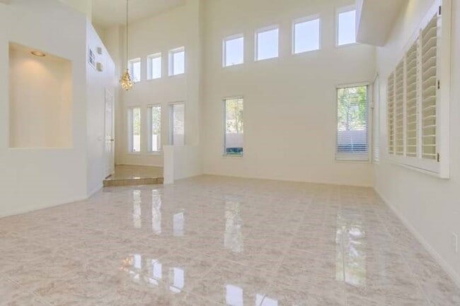 Building Photo - 1/2 Off 1st Month's Rent!  Beautiful 3 Bed...