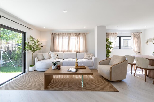 Building Photo - 1420 SW 17th St