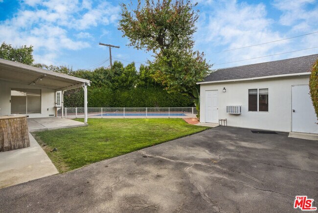 Building Photo - 12811 Cumpston St