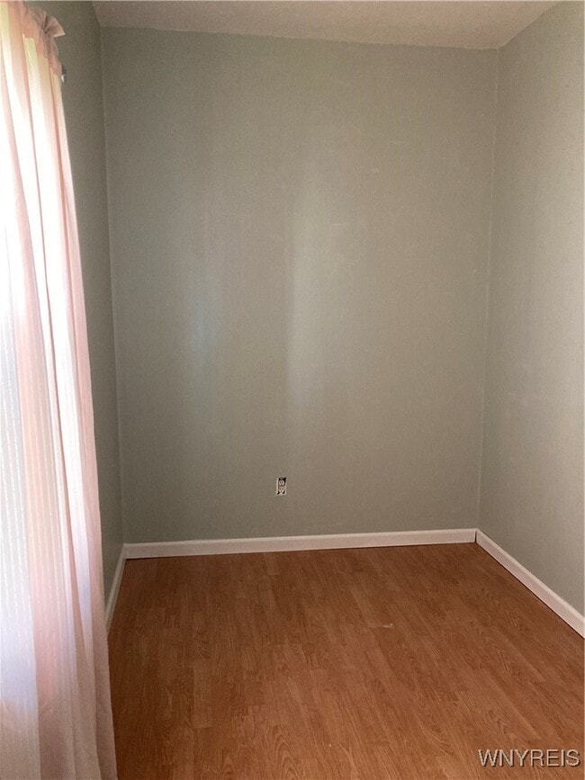 Building Photo - 21 College St