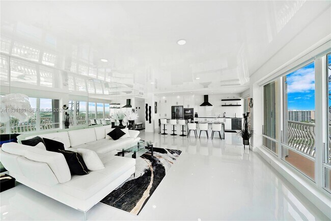 Building Photo - 4020 Galt Ocean Dr