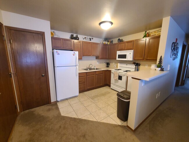 Building Photo - 1 Bed, 1 Bath 930 Sq Ft 2nd Floor