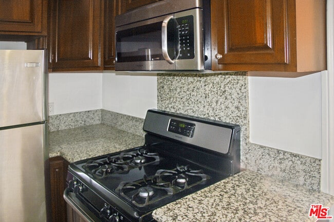 Building Photo - 6071 1/2 Pickford St