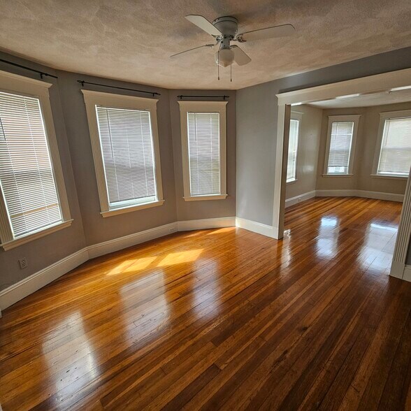 Building Photo - 55 Montfern Ave