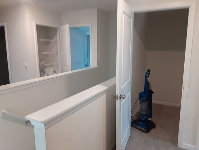 Building Photo - Charming Four Bedroom Home in Southeast Columbia!