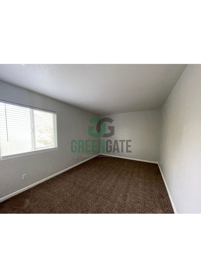 Building Photo - Two story 4 bedroom, 2.5 bath home in Stoc...