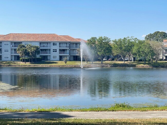 Building Photo - 13827 Fairway Island Dr