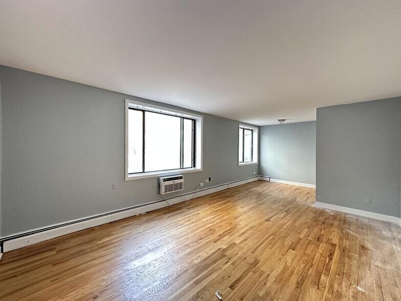 Building Photo - 1515 W Morse Ave