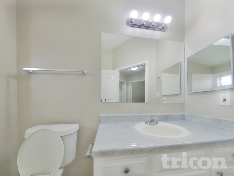 Building Photo - 3254 Kelling St