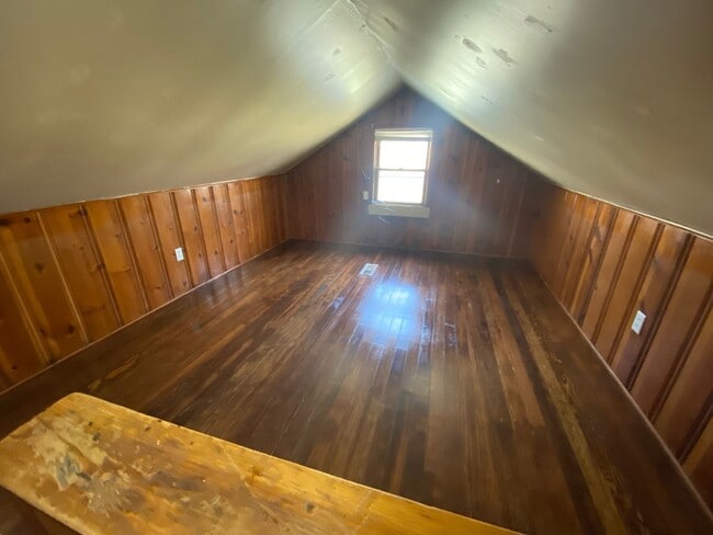 Building Photo - 3 Bed 1 Bath House for Rent