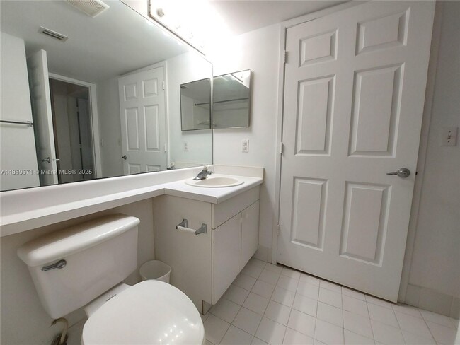 Building Photo - 2640 S University Dr