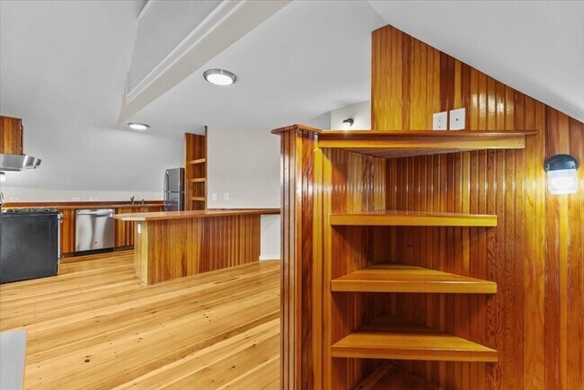 Building Photo - 1 Samoset Ave