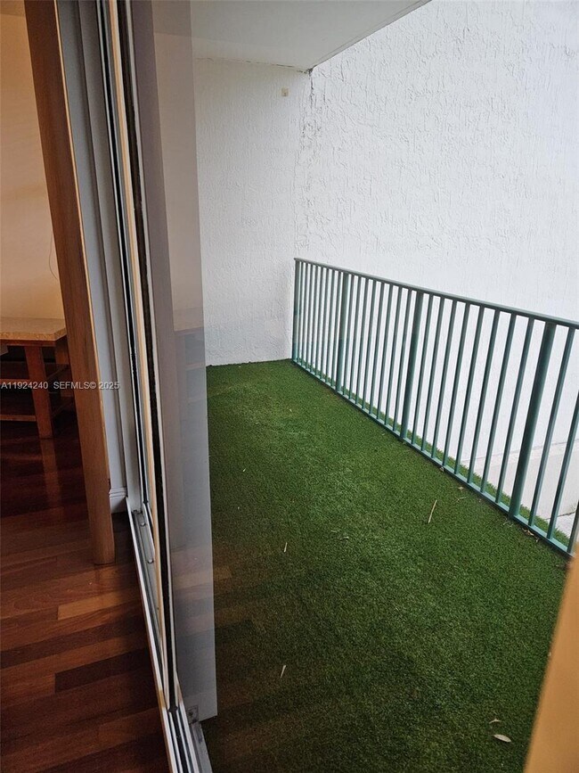 Building Photo - 20000 E Country Club Dr