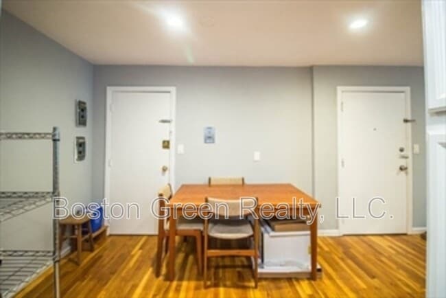 Building Photo - 50 Seymour St