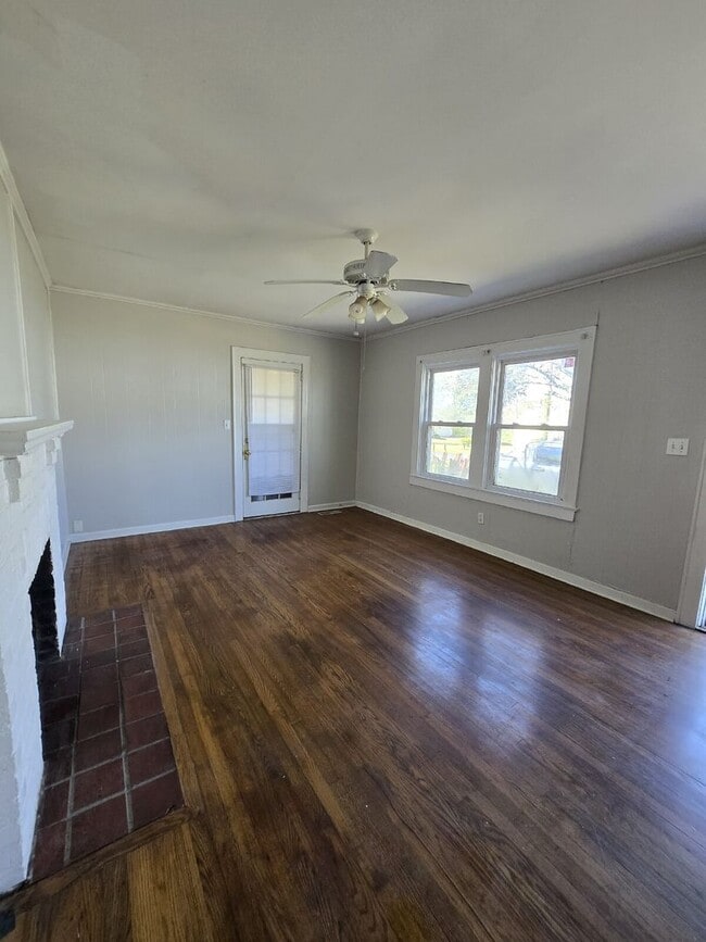 Building Photo - Single Level 2 Bedroom House Near Amnicola...
