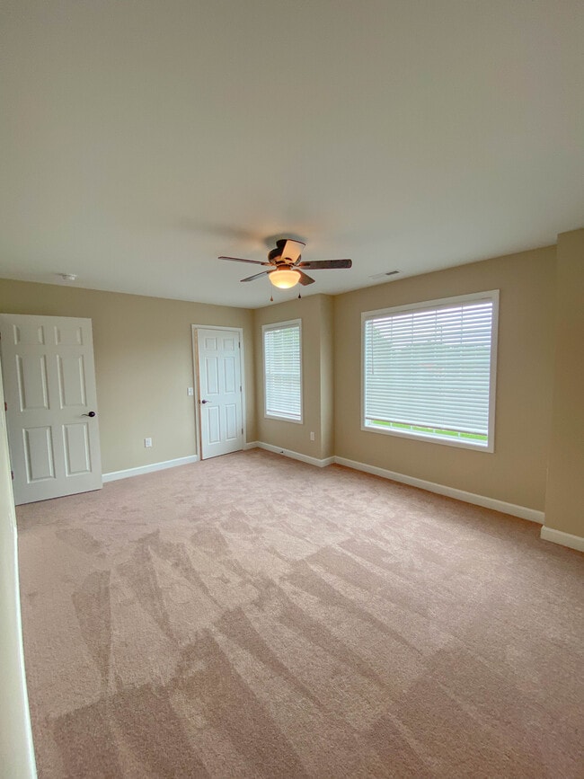 Building Photo - The Highlands on Main