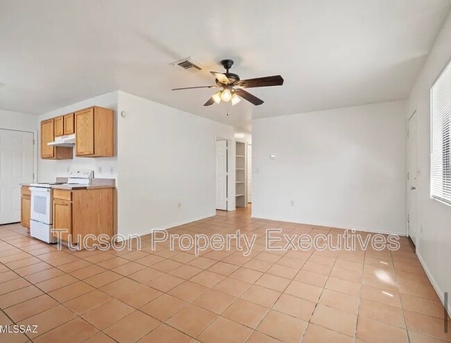 Building Photo - 1107 W Sonora St