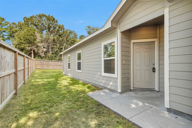 Building Photo - 15841 Beechnut Dr
