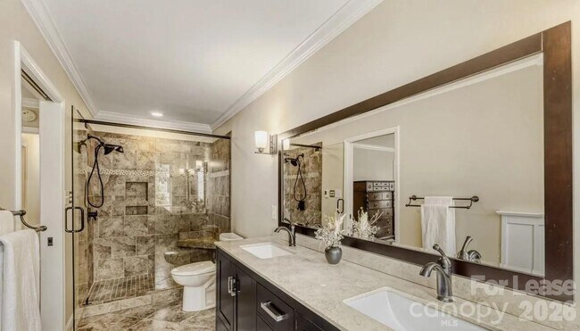 Building Photo - 120 Tall Oak Dr