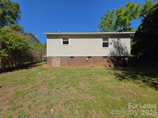 Building Photo - 405 S Pinchback Ave