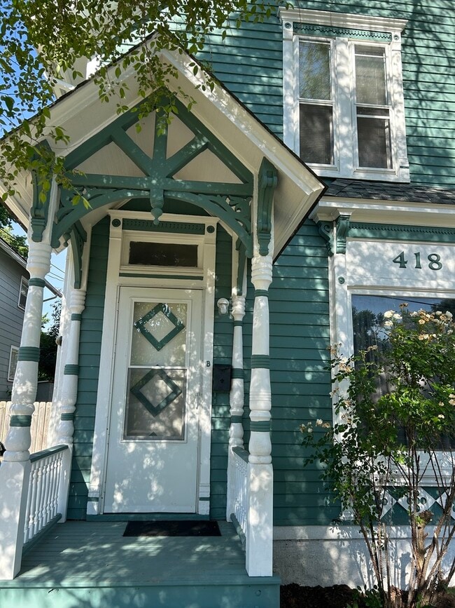 Building Photo - 418 St Charles St