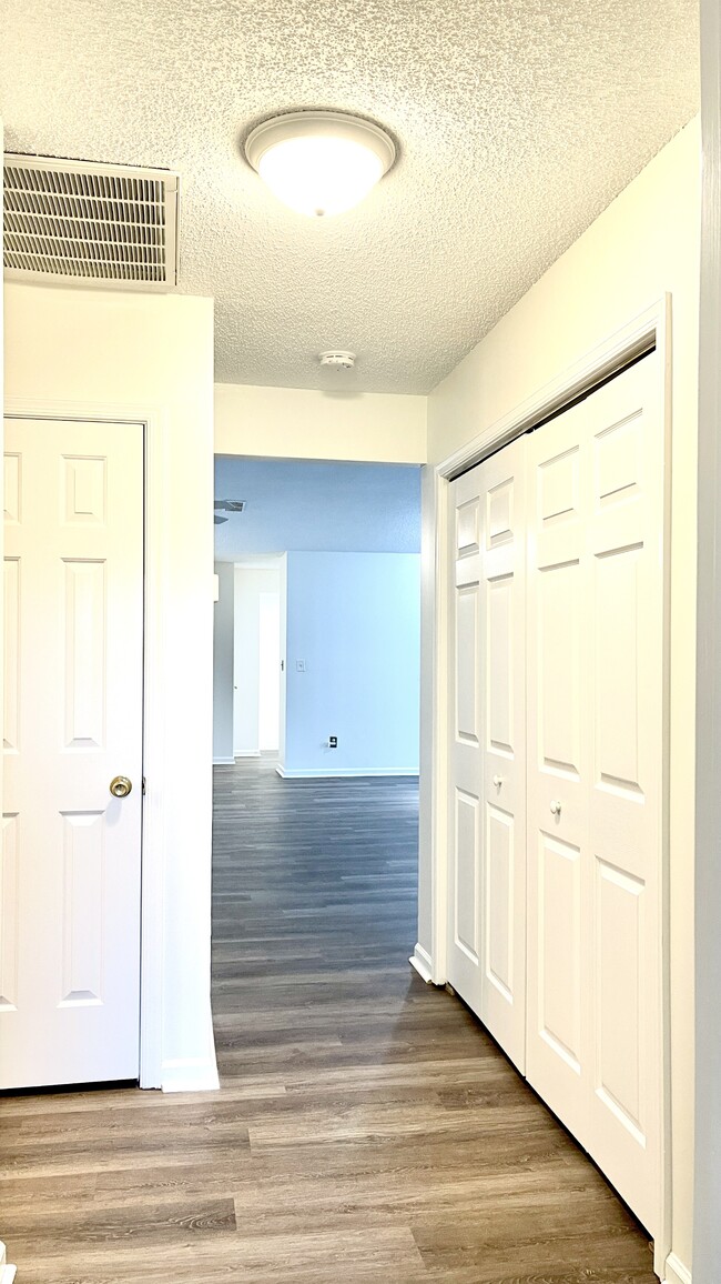 Building Photo - 1300 Debbs Ln