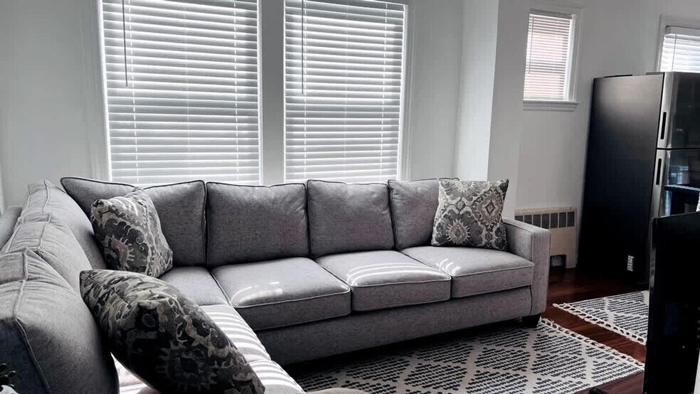 Building Photo - 21 Bullocks Point Ave