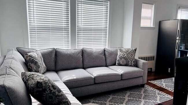 Building Photo - 21 Bullocks Point Ave