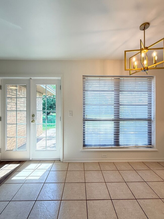 Building Photo - Beautiful 4 Bedroom 1.5 Bath - City View ISD