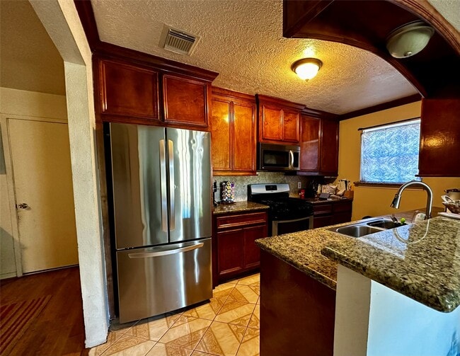 Building Photo - 7810 Kellwood Dr