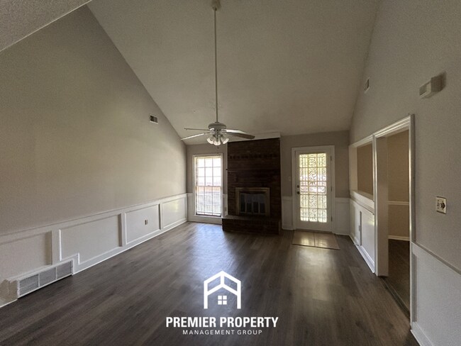 Building Photo - Large 5BR/3.5BA Home in 38125 | 2,541 Sq Ft, Vaulted Ceilings & Covered Patio