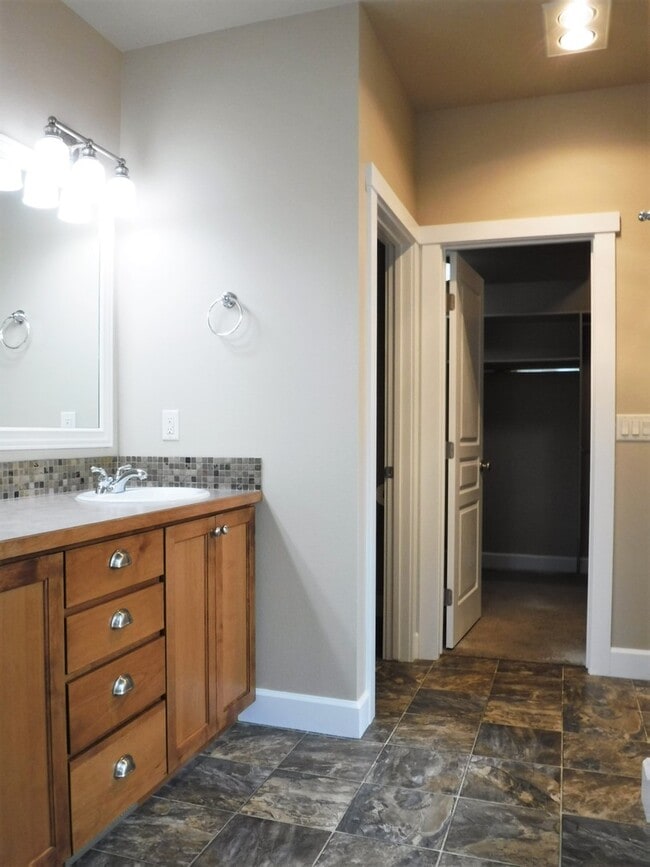 Building Photo - The perfect Eagle home with 3 bed, 3 bath,...