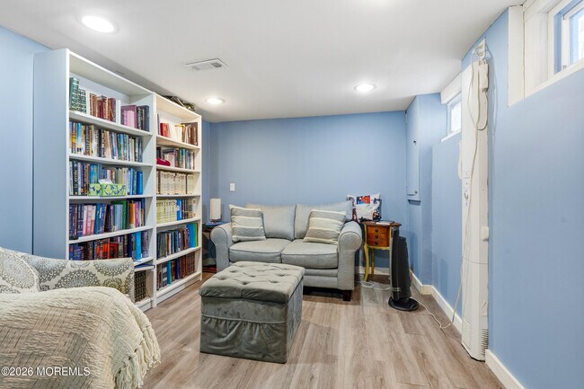 Building Photo - 19 Carole Dr