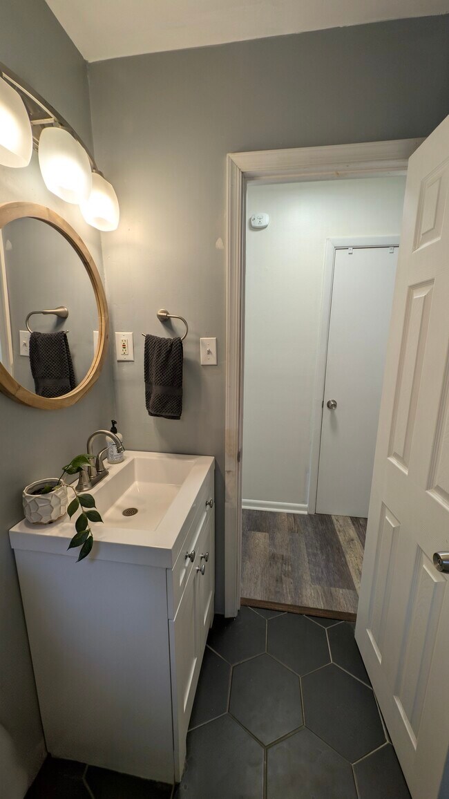 Building Photo - 7038 Valley Ave