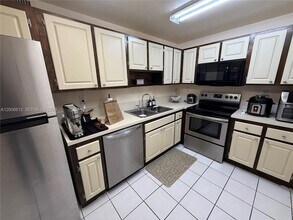 Building Photo - 9270 Fontainebleau Blvd