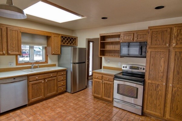 Kitchen - 4365 Pierson St