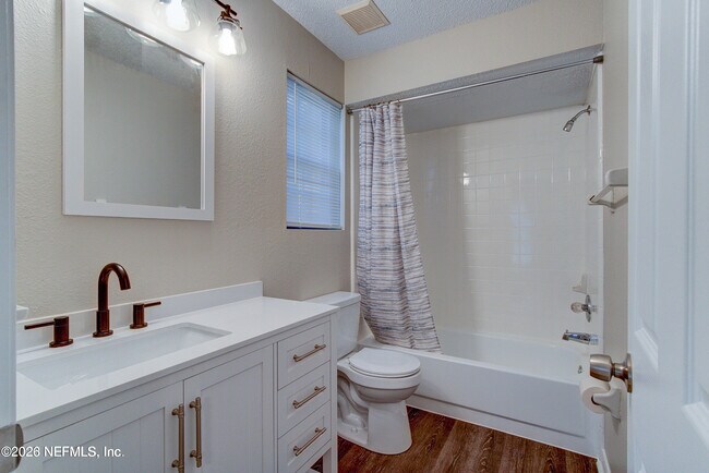 Building Photo - 4641 Yerkes St