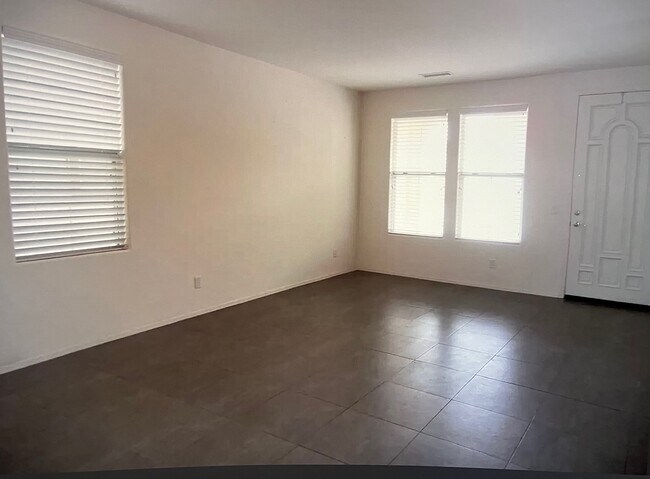 Building Photo - 1139 E Park Ave