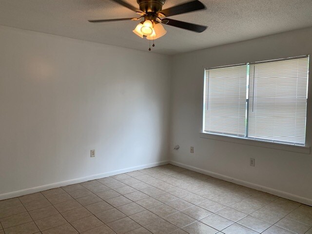 Building Photo - Great Apartment in the Heart of Madison