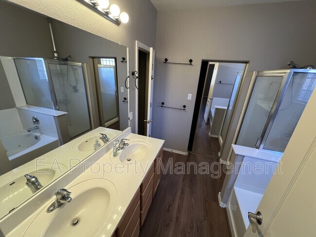 Building Photo - 1013 Toscana Dr SE