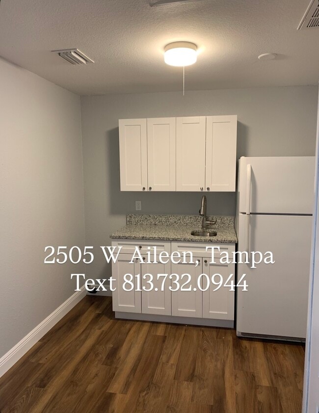 In Low suite - 2505 W Aileen St