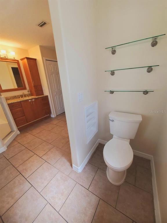 Building Photo - 10 Wayler Pl