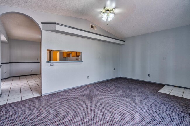 Building Photo - Adorable 4 bedroom, 2 bath in East El Paso!